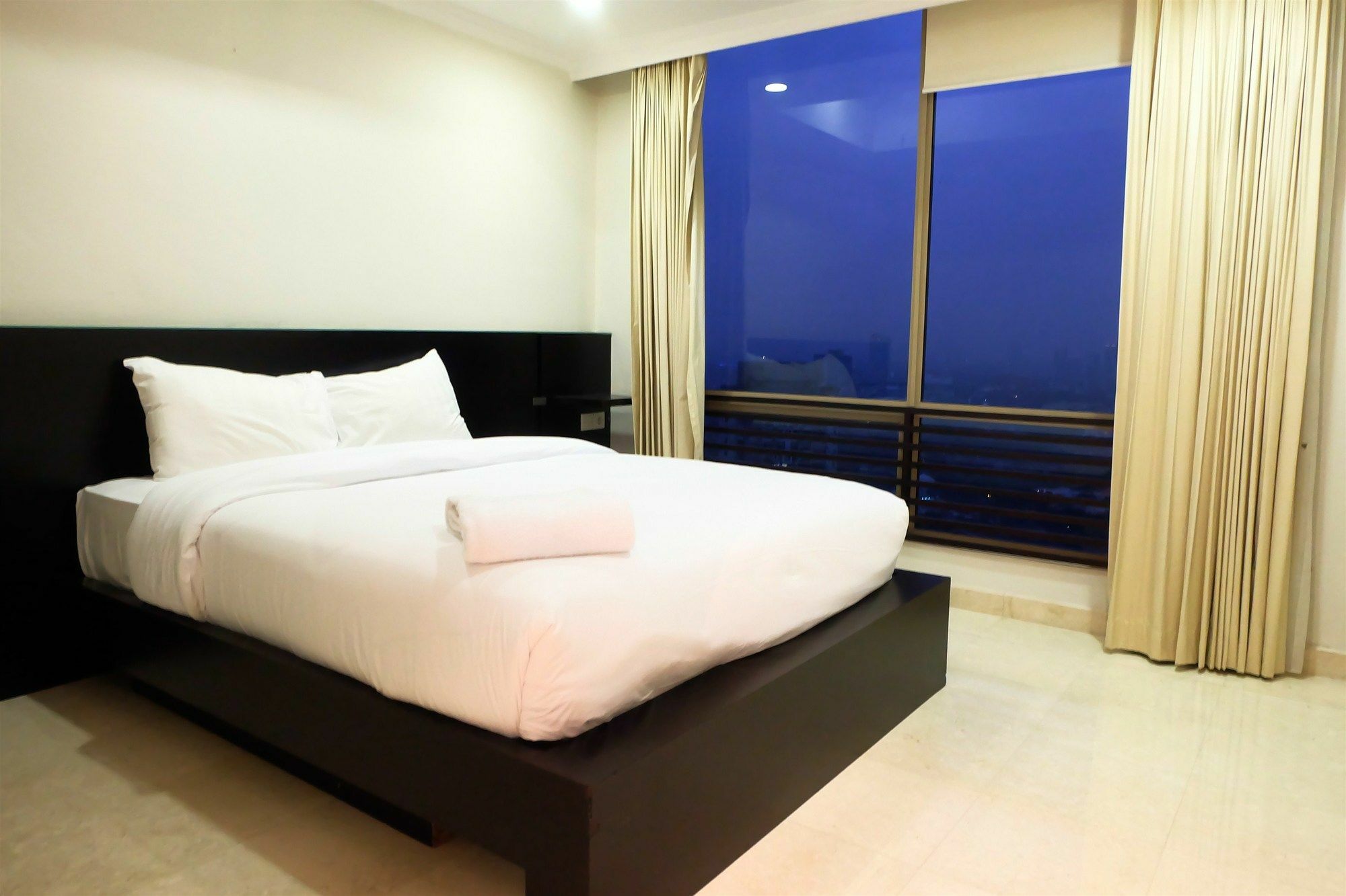 3 Bedrooms Luxury Sudirman Mansion By Travelio *