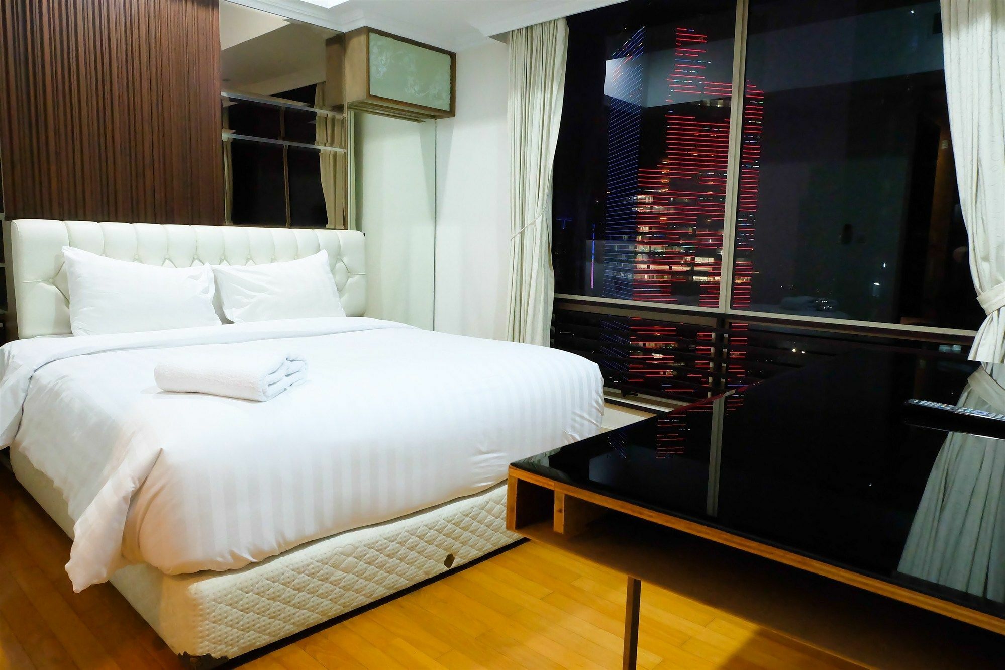 3 Bedrooms Luxury Sudirman Mansion By Travelio Apartment