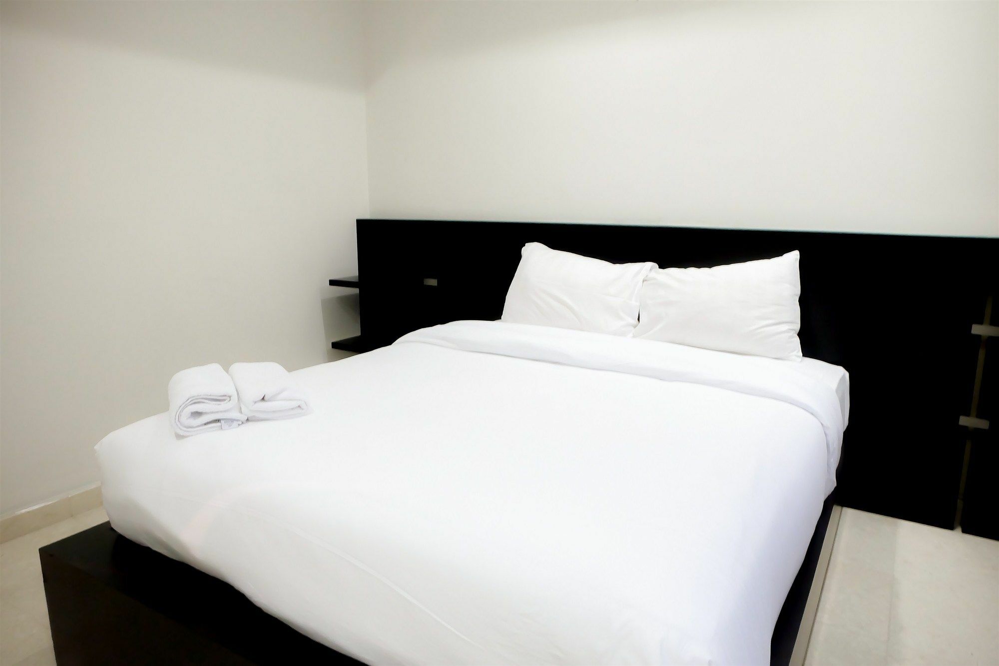 Apartment 3 Bedrooms Luxury Sudirman Mansion By Travelio *