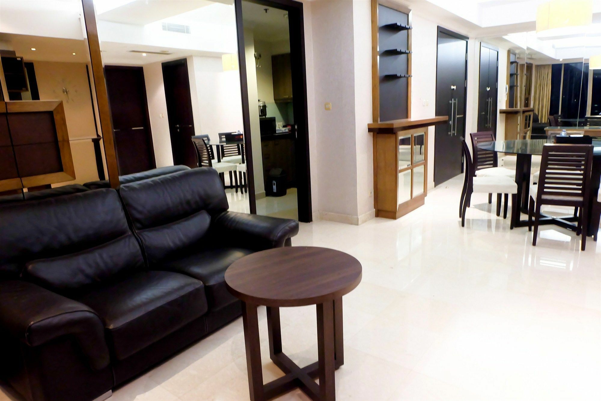 3 Bedrooms Luxury Sudirman Mansion By Travelio Appartement *