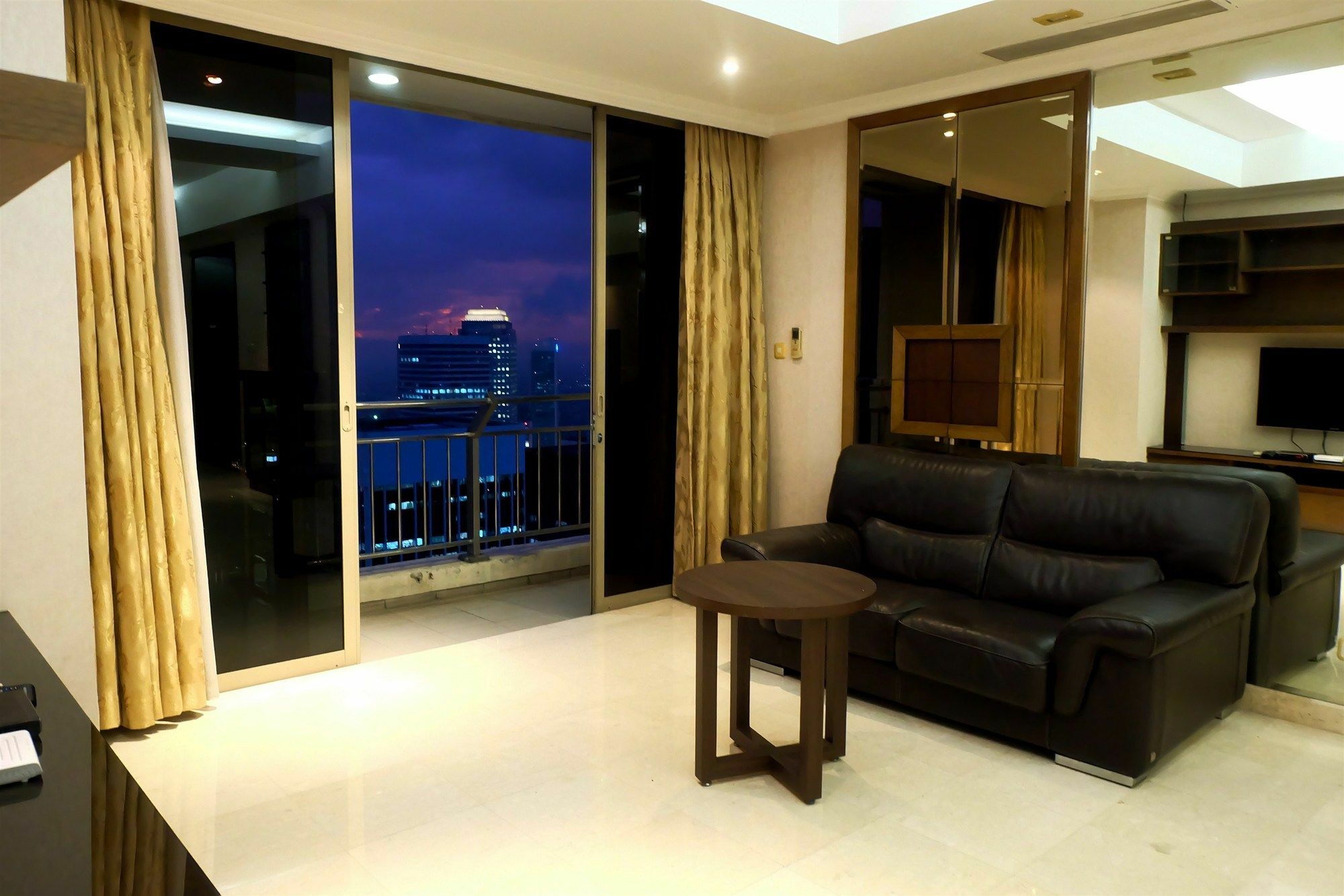 3 Bedrooms Luxury Sudirman Mansion By Travelio Jakarta