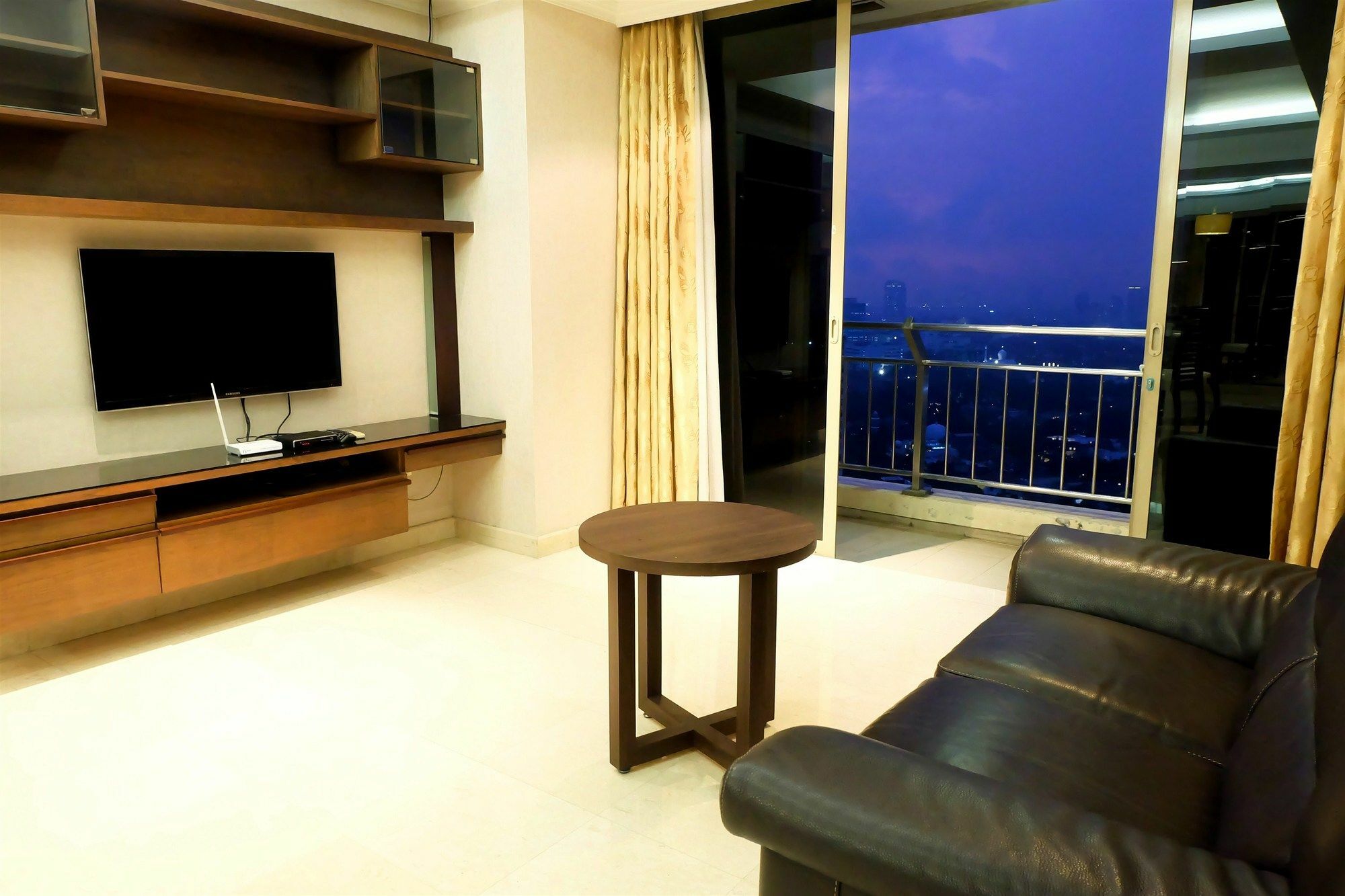 3 Bedrooms Luxury Sudirman Mansion By Travelio Appartement