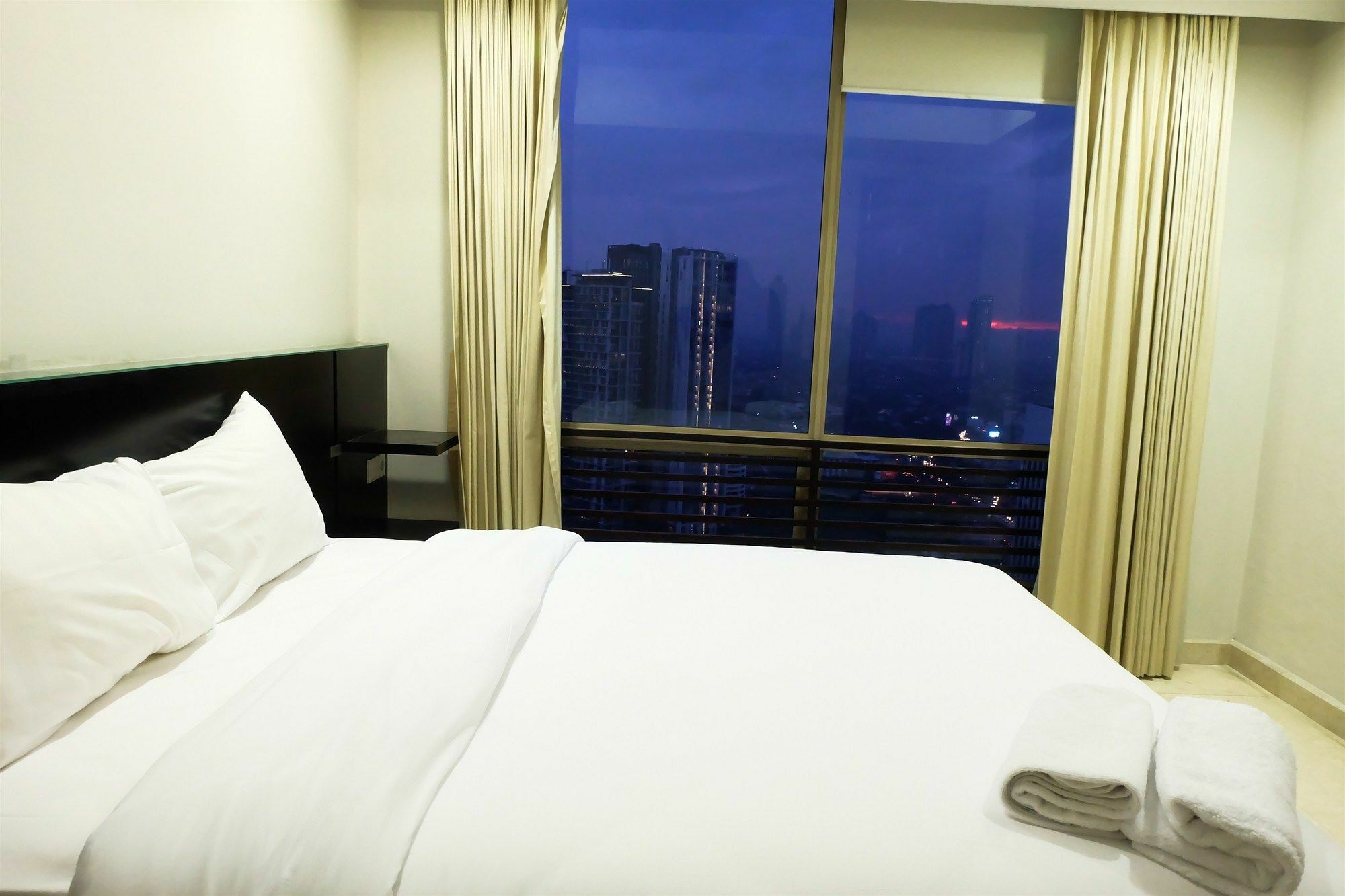 3 Bedrooms Luxury Sudirman Mansion By Travelio Appartement *