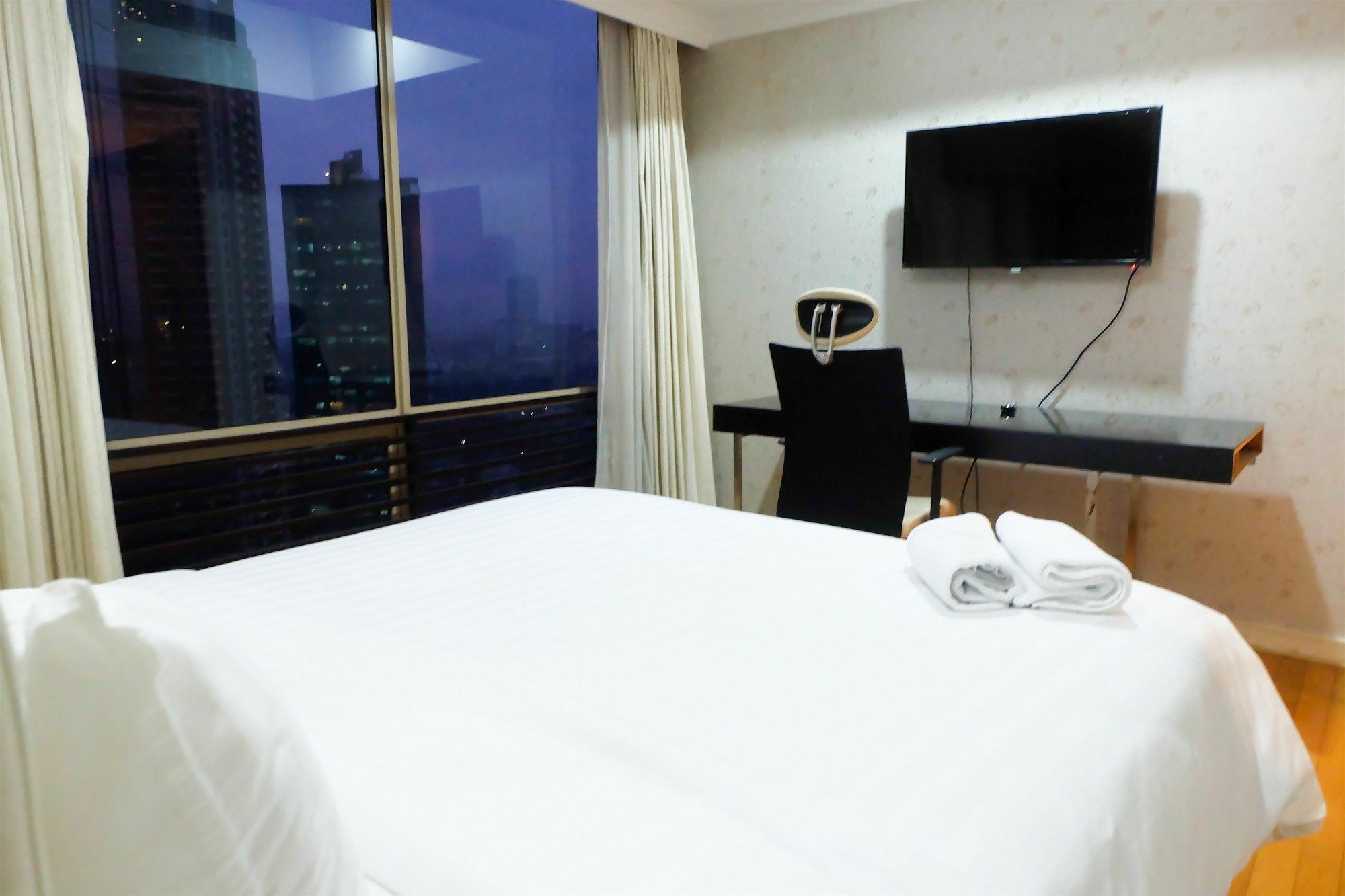 3 Bedrooms Luxury Sudirman Mansion By Travelio Appartement