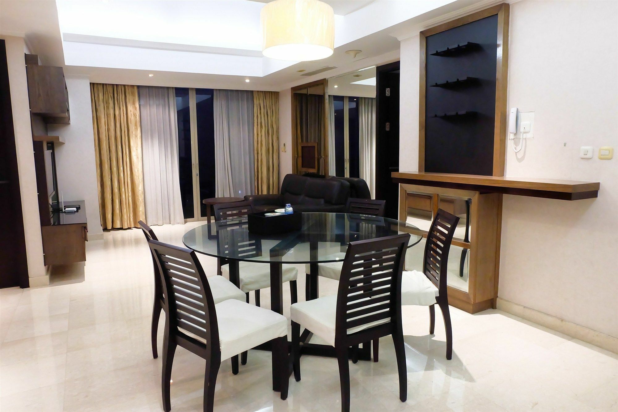 3 Bedrooms Luxury Sudirman Mansion By Travelio * Jakarta