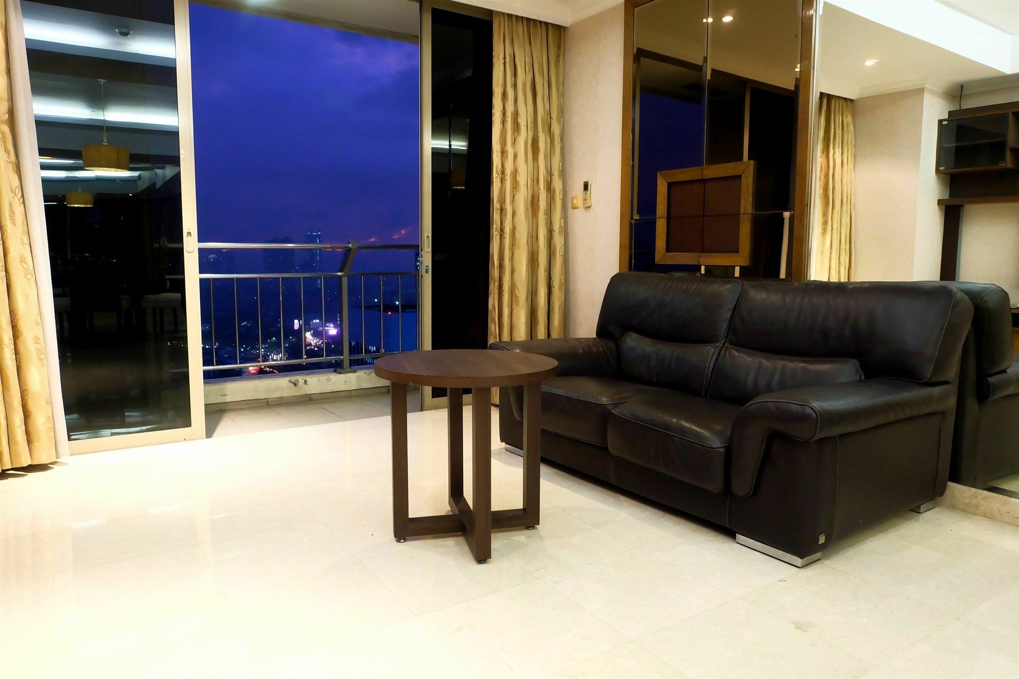 Appartement 3 Bedrooms Luxury Sudirman Mansion By Travelio